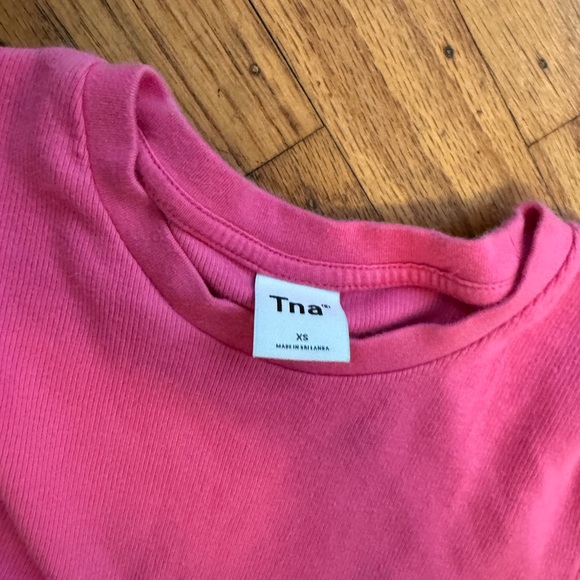 Aritzia TNA Pink Long Sleeve Tee - Picture 2 of 2